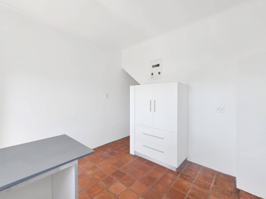 2 Bedroom Property for Sale in Vredehoek Western Cape